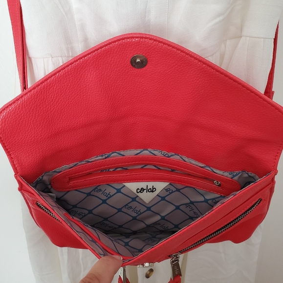 Co-Lab Crossbody - Picture 3 of 4